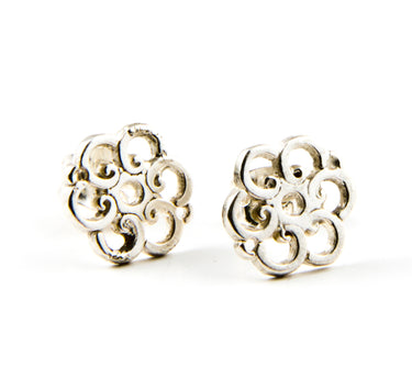 Aretes flor plata.